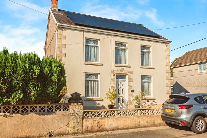 3 Bedroom Detached House For Sale In Llwyncelyn Road, Tairgwaith, Ammanford, Neath Port Talbot, SA18