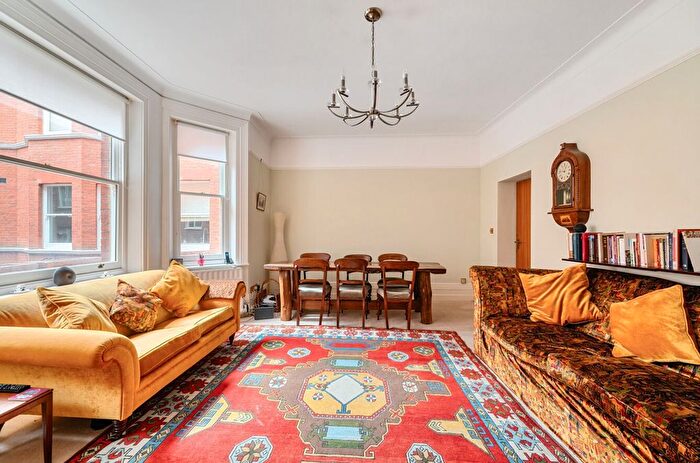 2 Bedroom Flat For Sale In Buckingham Gate, London, SW1E