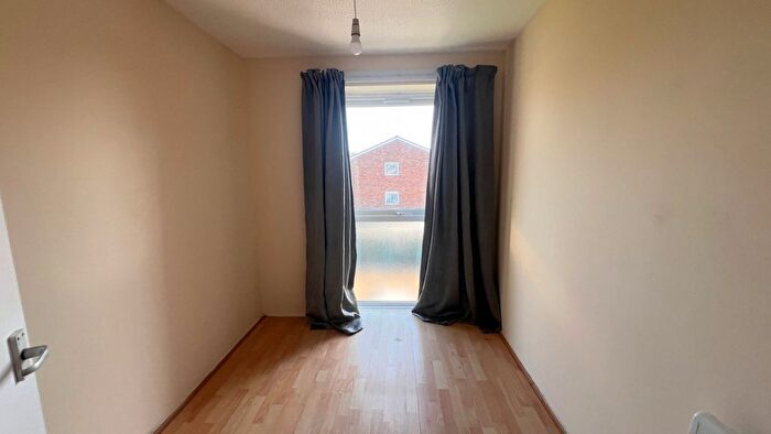2 Bedroom Flat To Rent In Dellow Close, Ilford, IG2