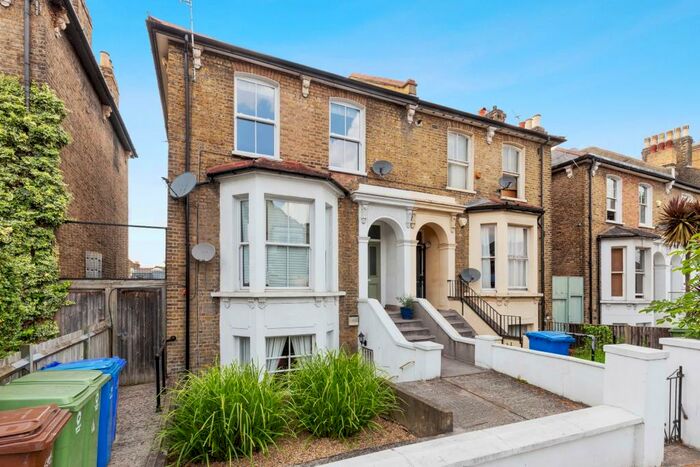 2 Bedroom Flat To Rent In Barry Road, SE22