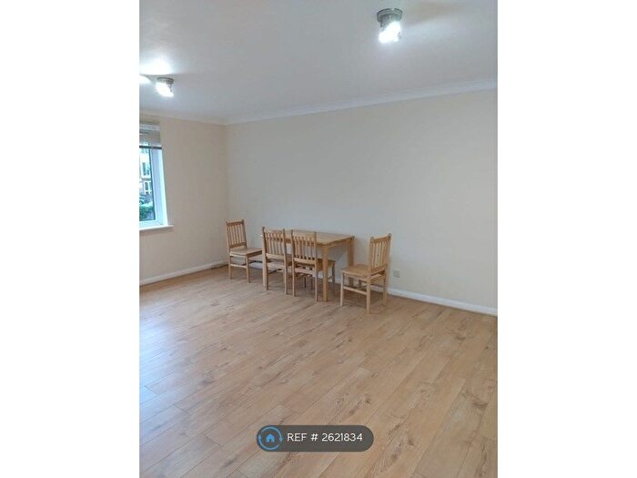 1 Bedroom Flat To Rent In Canberra Close, Hendon, NW4