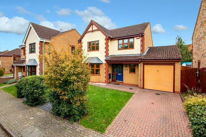 4 Bedroom Detached House To Rent In Sharkham Court, Tattenhoe, Milton Keynes, MK4