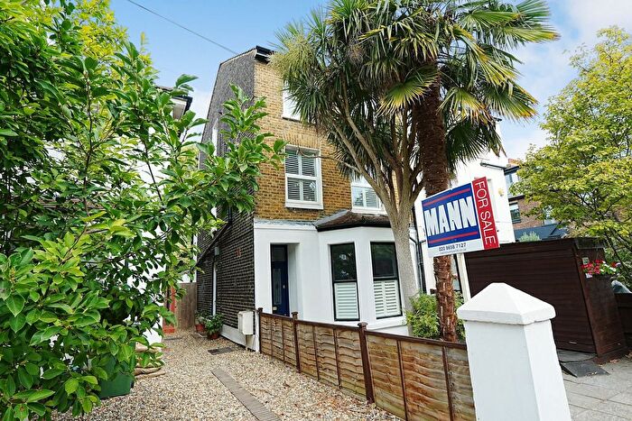 2 Bedroom Maisonette For Sale In Ravenscroft Road, Beckenham, Kent, BR3