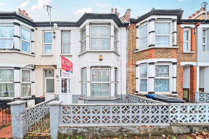 5 Bedroom Terraced House For Sale In Squires Lane, London, N3