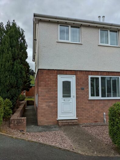 3 Bedroom Semi-Detached House To Rent In Cae America, LL33