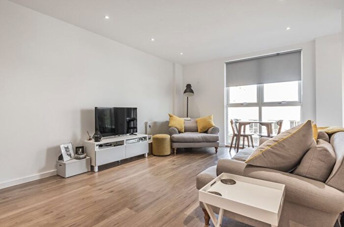 1 Bedroom Flat To Rent In Trevillion Mansions, Hanbury Road, London, W3