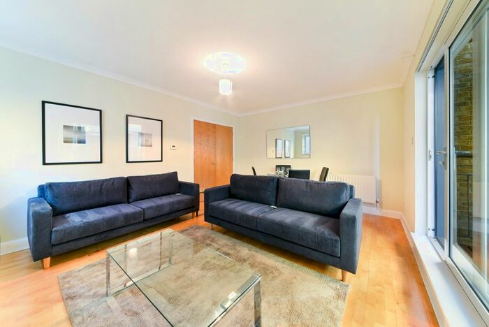 3 Bedroom Flat To Rent In Providence Square, Jacobs Island, Shad Thames, SE1