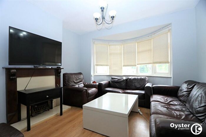 1 Bedroom Flat To Rent In Bowes Road, London, N11