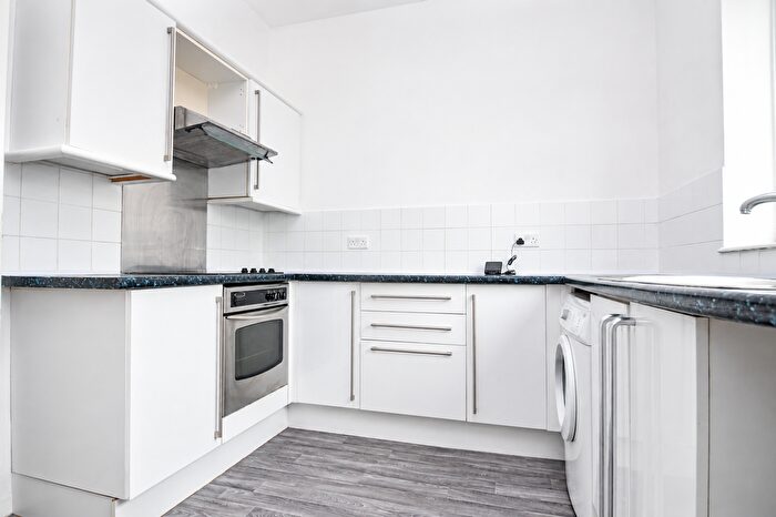 1 Bedroom Flat To Rent In Woodhill, Woolwich, London, SE18