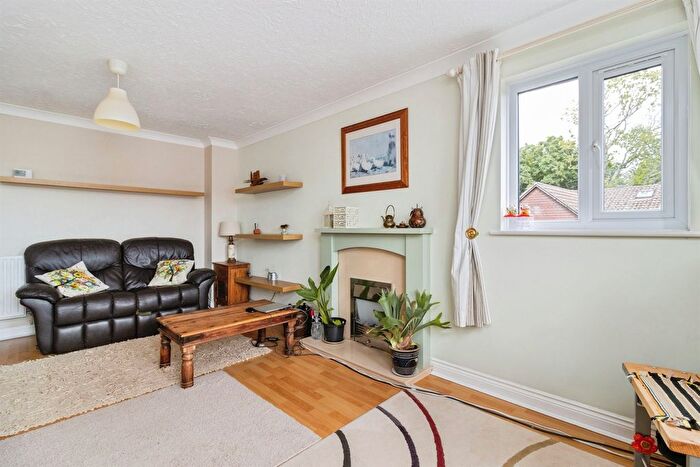 3 Bedroom End Of Terrace House For Sale In Mariners Way, Paignton, TQ3