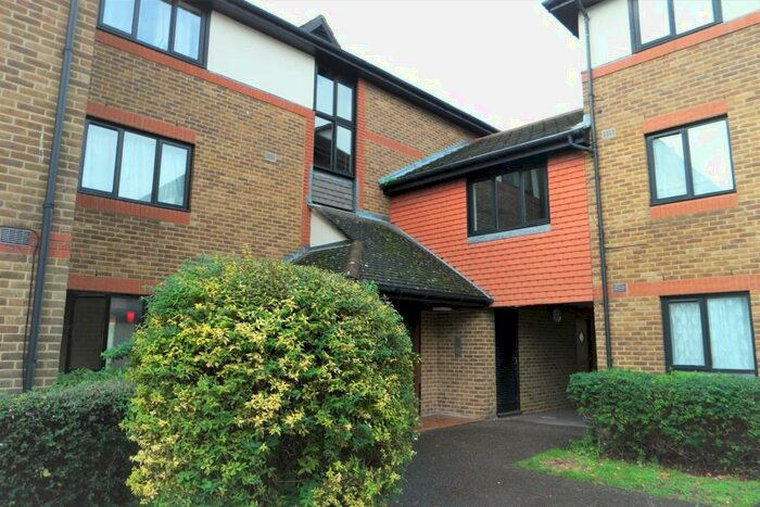 Studio To Rent In St. James Lane, Greenhithe, DA9