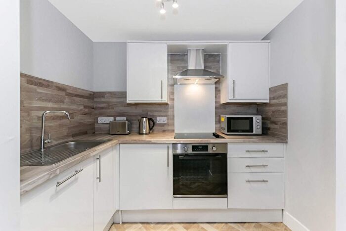 2 Bedroom Flat To Rent In Baldovan Terrace, Stobswell, Dundee, DD4