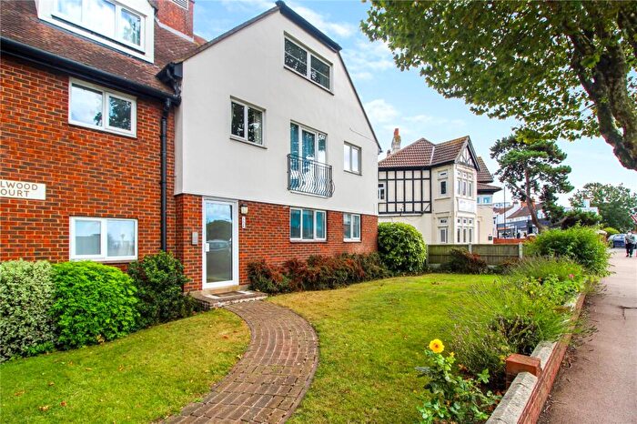 2 Bedroom Apartment For Sale In Hadleigh Road, Leigh-on-Sea, Essex, SS9