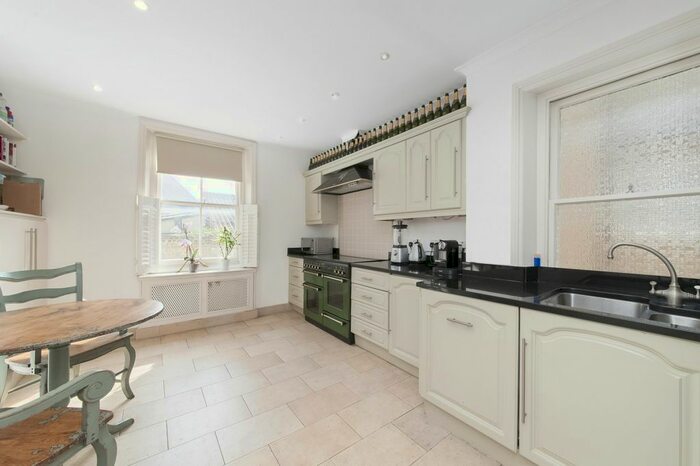 3 Bedroom Flat To Rent In Harbledown Road, London, SW6