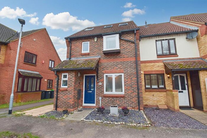 4 Bedroom End Of Terrace House For Sale In Boxgrove Priory, Bedford, MK41