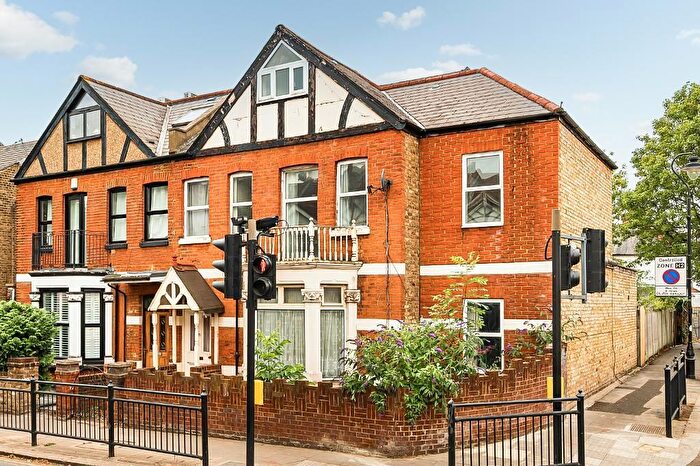 5 Bedroom Semi-Detached House For Sale In Greenford Avenue, Hanwell, London, W7