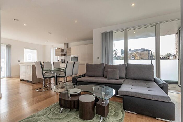 3 Bedroom Flat For Sale In Cambridge Avenue, London, NW6