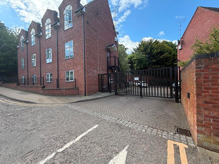 2 Bedroom Flat To Rent In Campbell Street, Northampton, NN1