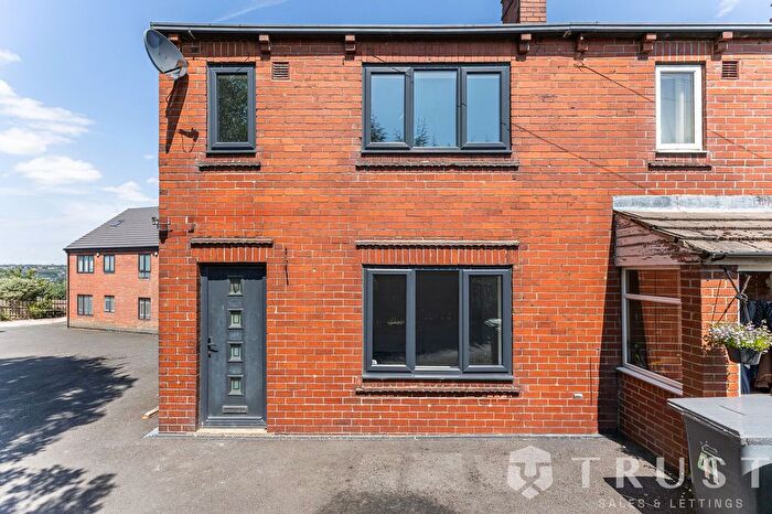 3 Bedroom End Of Terrace House To Rent In Mortimer Street, Batley, WF17