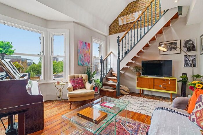2 Bedroom Property For Sale In Wingrave Road, London, W6