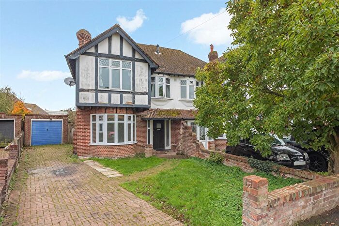 3 Bedroom Semi Detached House To Rent In Highfield Close, Blean, CT2