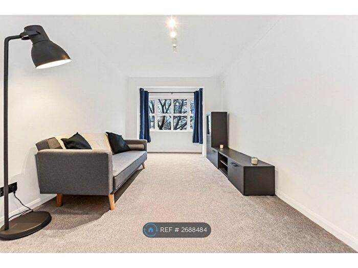 1 Bedroom Flat To Rent In Ashdown Court, Sutton, SM2