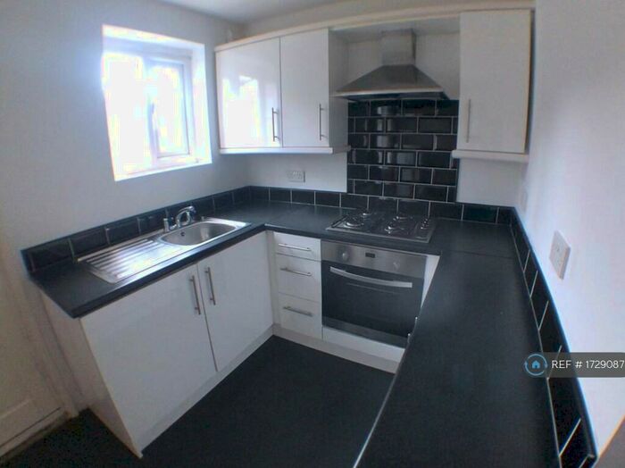 4 Bedroom Terraced House To Rent In Kelso Gardens, Leeds, LS2