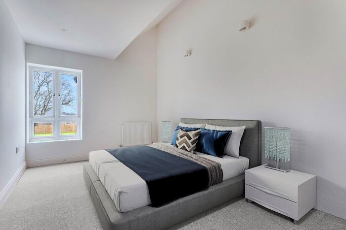5 Bedroom Detached House For Sale In Cranfield Park Road, Wickford, SS12