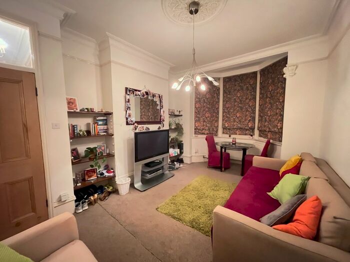 1 Bedroom Flat To Rent In Sutton Lane North, Chiswick, W4