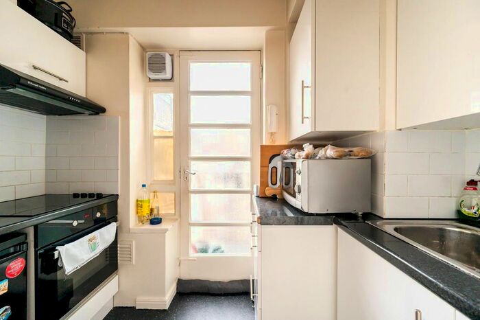 1 Bedroom Flat To Rent In Portsea Hall, Hyde Park Estate, London, W2