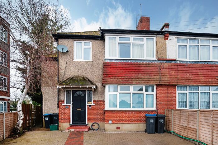 2 Bedroom Flat To Rent In Cannon Hill Lane, London, SW20