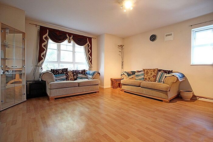2 Bedroom Flat To Rent In Perkin Close, Hounslow, TW3
