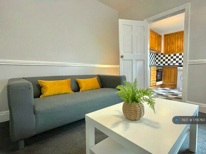 1 Bedroom Flat To Rent In Aston Road, Leeds, LS13