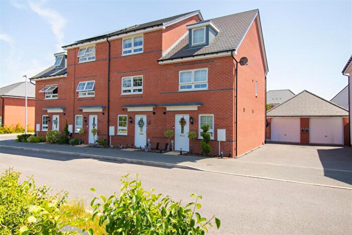 4 Bedroom Town House For Sale In Buttle Close, Upper Lighthorne, CV33