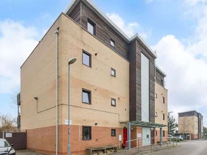 2 Bedroom Flat For Sale In Egret Court, Teal Close, Enfield, EN3