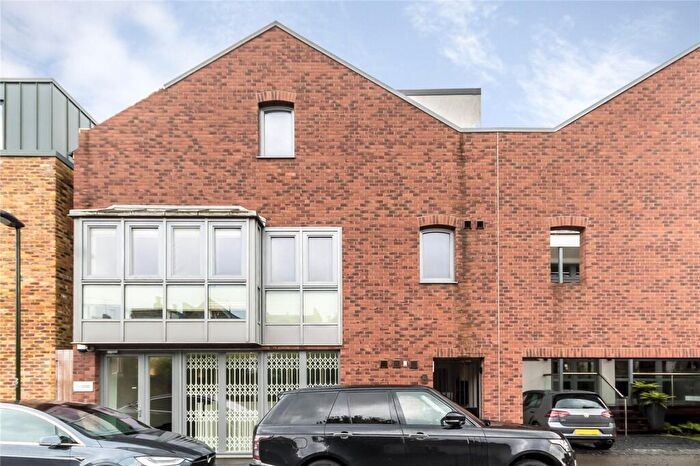 Flat To Rent In Glentham Road, Barnes, SW13