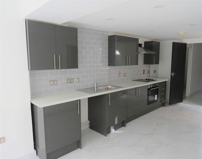 2 Bedroom Flat To Rent In Redlaver Street, Grangetown, Cardiff, CF11