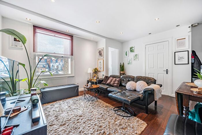 1 Bedroom Flat To Rent In Clanricarde Gardens, London, W2