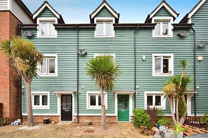 3 Bedroom Terraced House For Sale In The Lakes, Larkfield, Aylesford, ME20