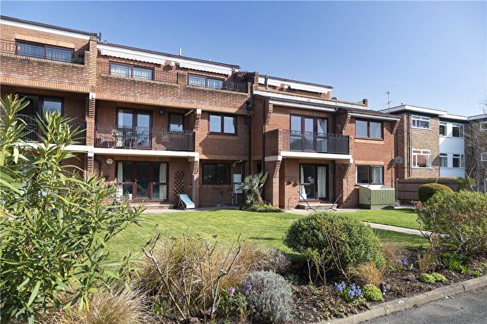 2 Bedroom Flat For Sale In Langham Road, Raynes Park, SW20