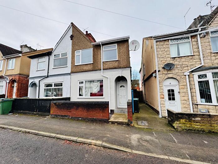 3 Bedroom House To Rent In Somersall Street, Mansfield, NG19