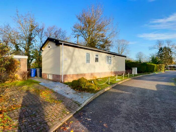 2 Bedroom Property For Sale In Drovers Rise, Shepherds Grove Park