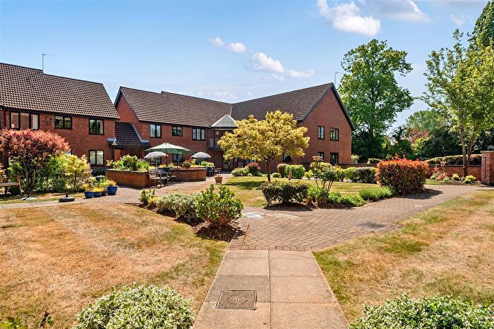 2 Bedroom Flat For Sale In St. Barnabas Road, Emmer Green, Reading, RG4