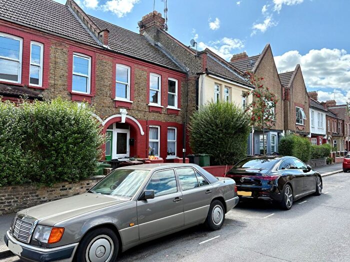 2 Bedroom Maisonette To Rent In Clementina Road, Lea Bridge, Leyton, E10