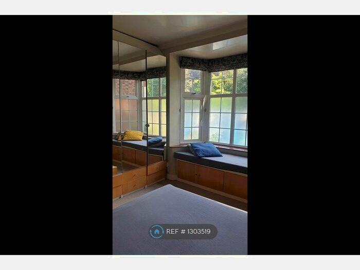 1 Bedroom Flat To Rent In Rutland Court Denmark Hill, London, SE5