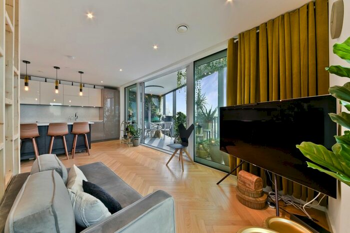 1 Bedroom Flat To Rent In Two Fifty One, Southwark Bridge Road, Elephant &amp; Castle, SE1