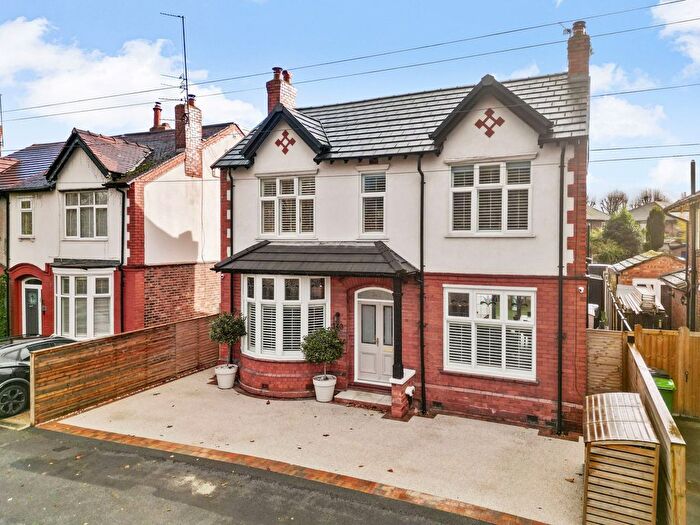 4 Bedroom Detached House For Sale In Thelwall New Road, Grappenhall, WA4