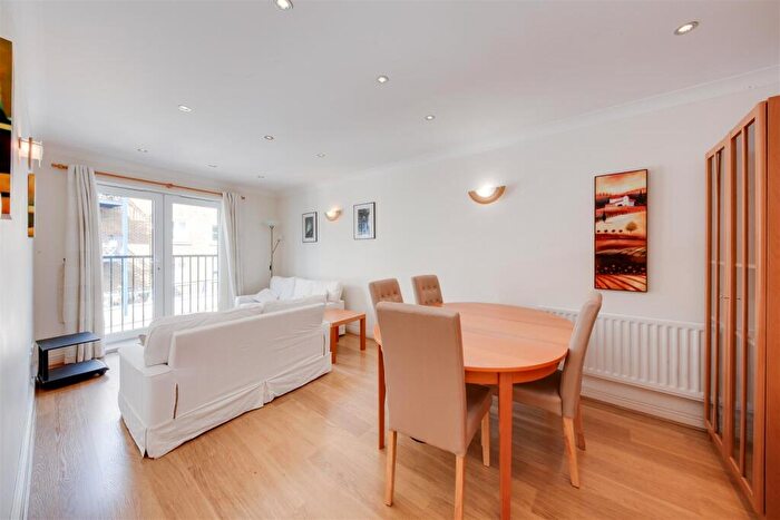 2 Bedroom Apartment To Rent In Lamb Court, Limehouse, E14