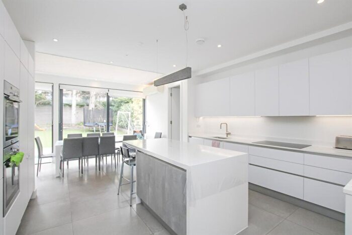 7 Bedroom Bungalow To Rent In Decoy Avenue, Temple Fortune, NW11