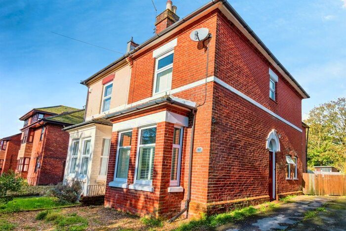 3 Bedroom Semi Detached House For Sale In Swift Road, Southampton, SO19